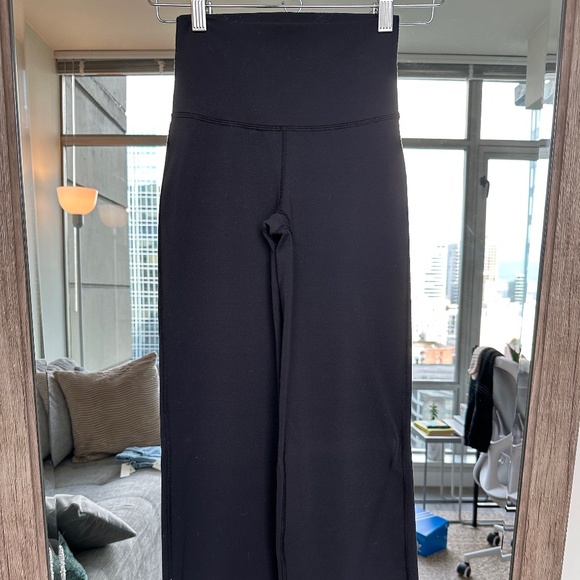Wide leg leggings (Aritzia) - Picture 1 of 3
